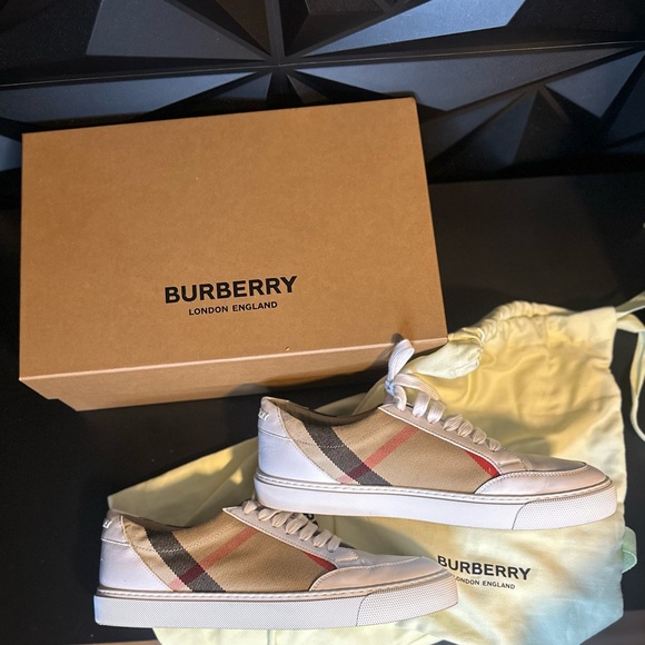 Burberry Check Sneaker - Picture 3 of 6